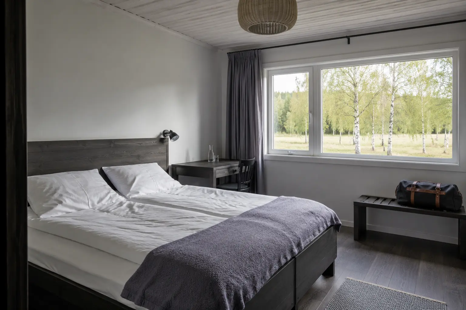 KASEVÄLJA külalistemaja magamistuba kasemetsavaatega