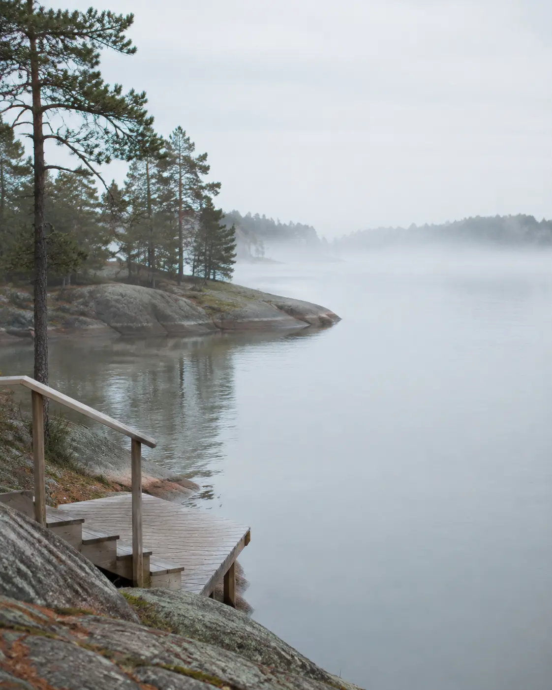 Vaikne järv ja ujumissild sauna lähedal