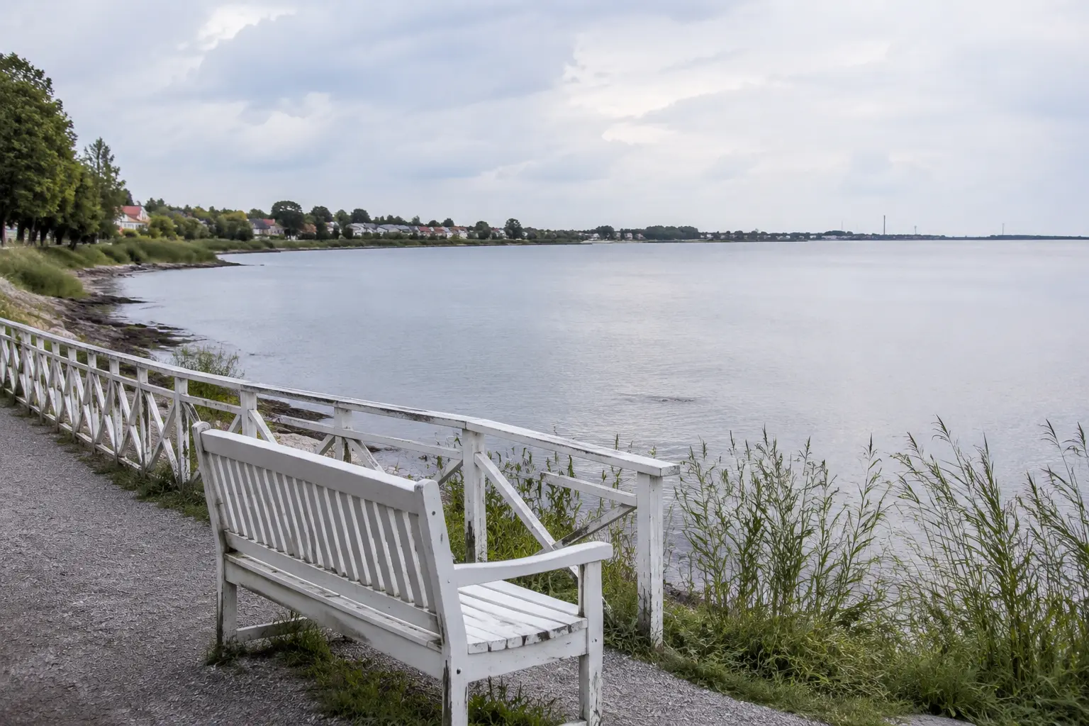 Haapsalu promenaad vaiksel hommikul